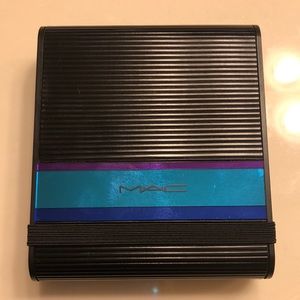 MAC irresistibly charming patentpolish/nude (lip pencil)